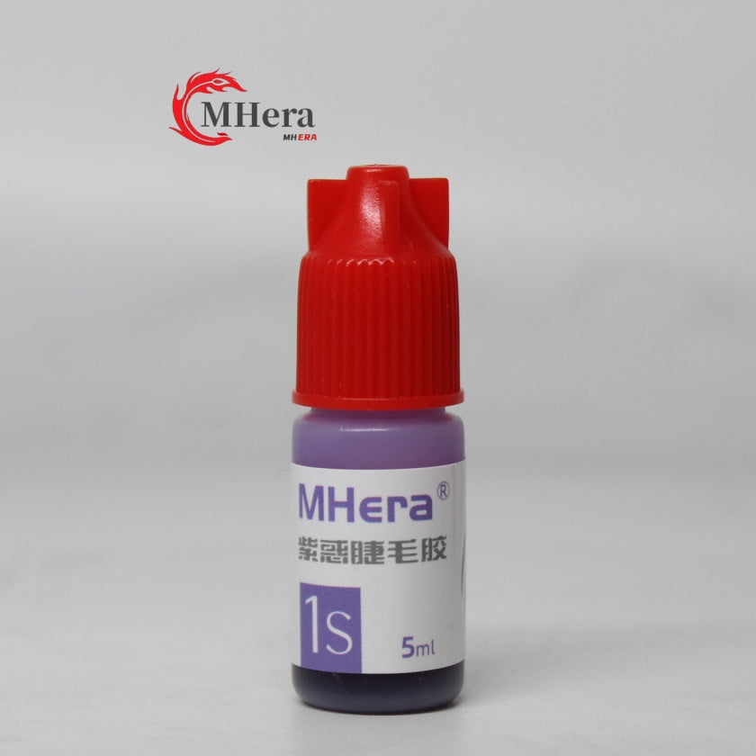 Purple eyelash adhesive cures in 1 second, has a low odor and does not turn white. It has a very good durability of 60 days